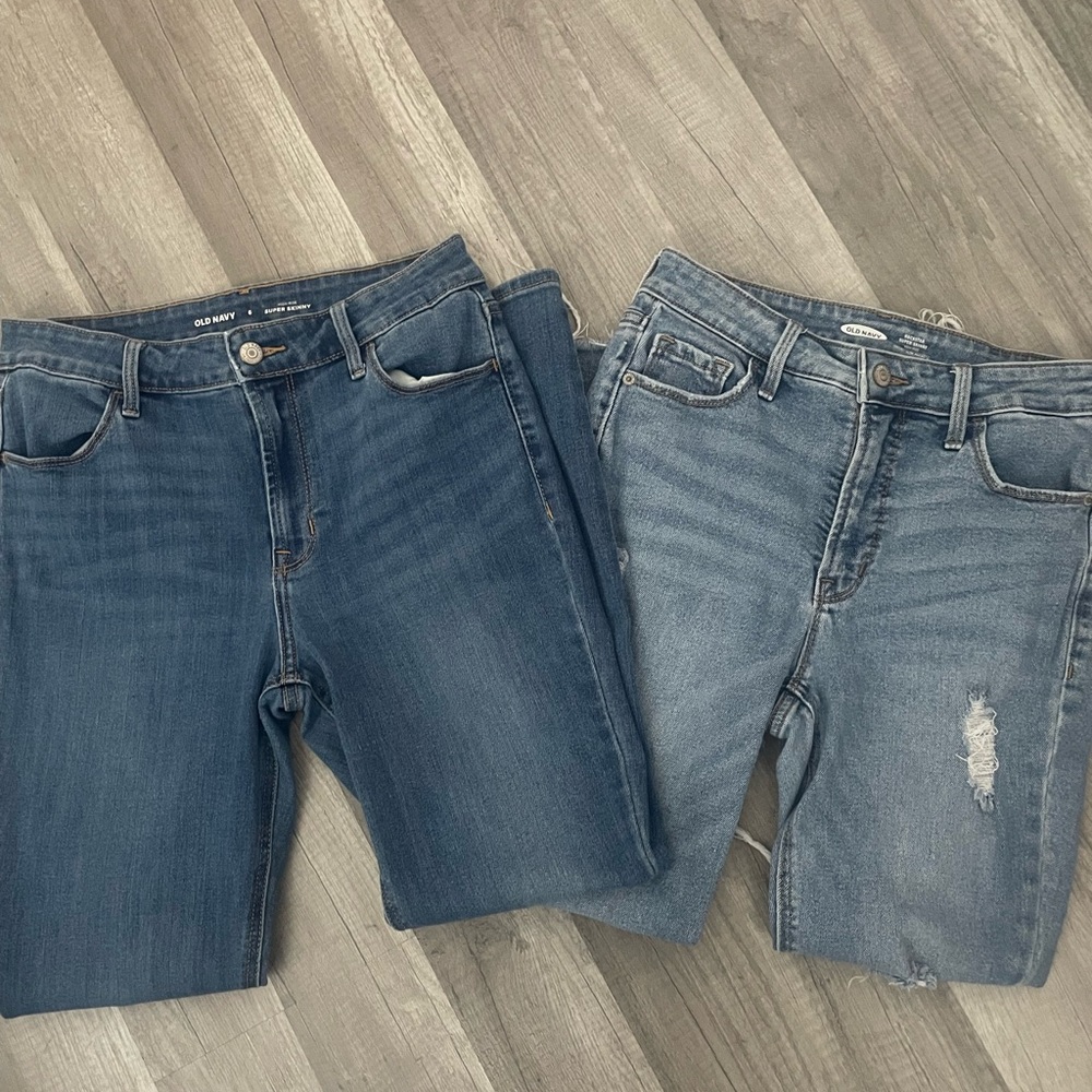Old Navy Women's Straight Super Skinny  Jeans - Dark and Light Blue